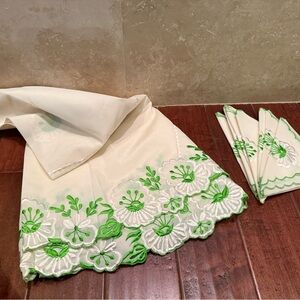 Vintage Green/White Floral Embroidered Tablecloth and 8 Napkins Set